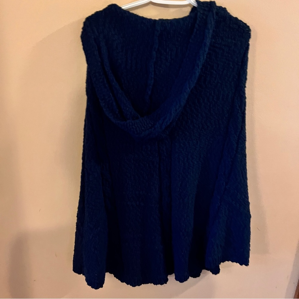 Cape Style Knit - Picture 2 of 5